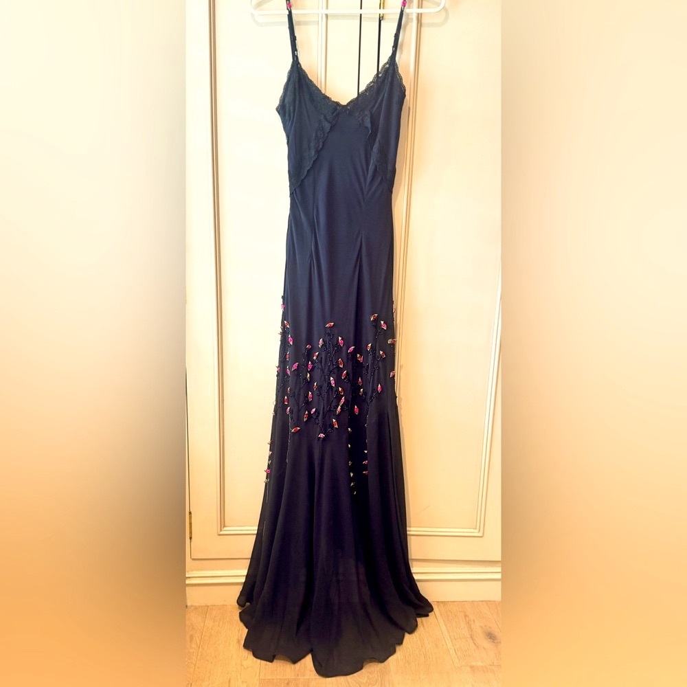Sue Wong Dress..Black Silk Dress with dripping rosebuds. 100% Silk. Size 6z